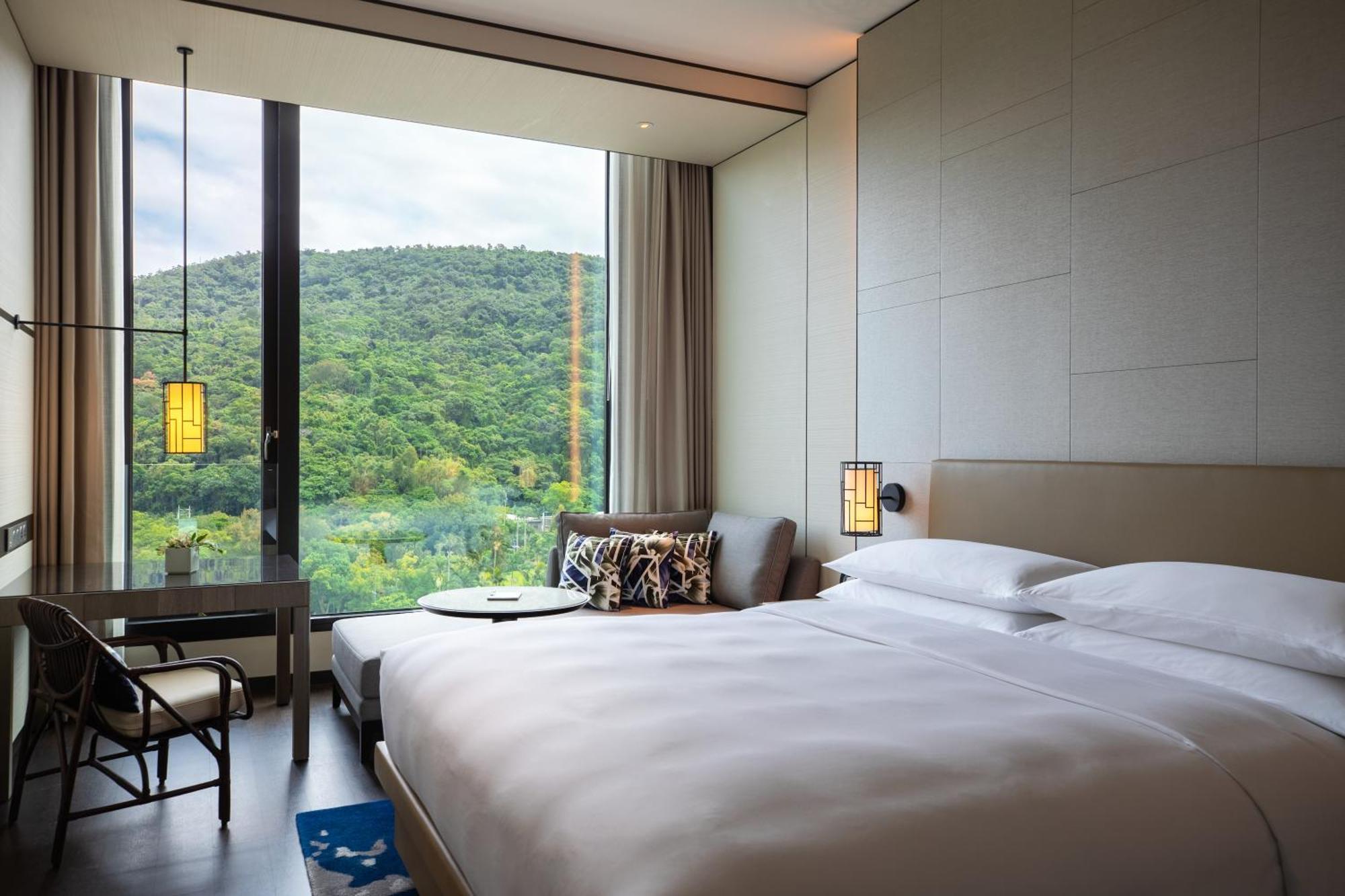 Premier Guest Room with King Bed, Sofa and Mountain View,1528855180:JPEG