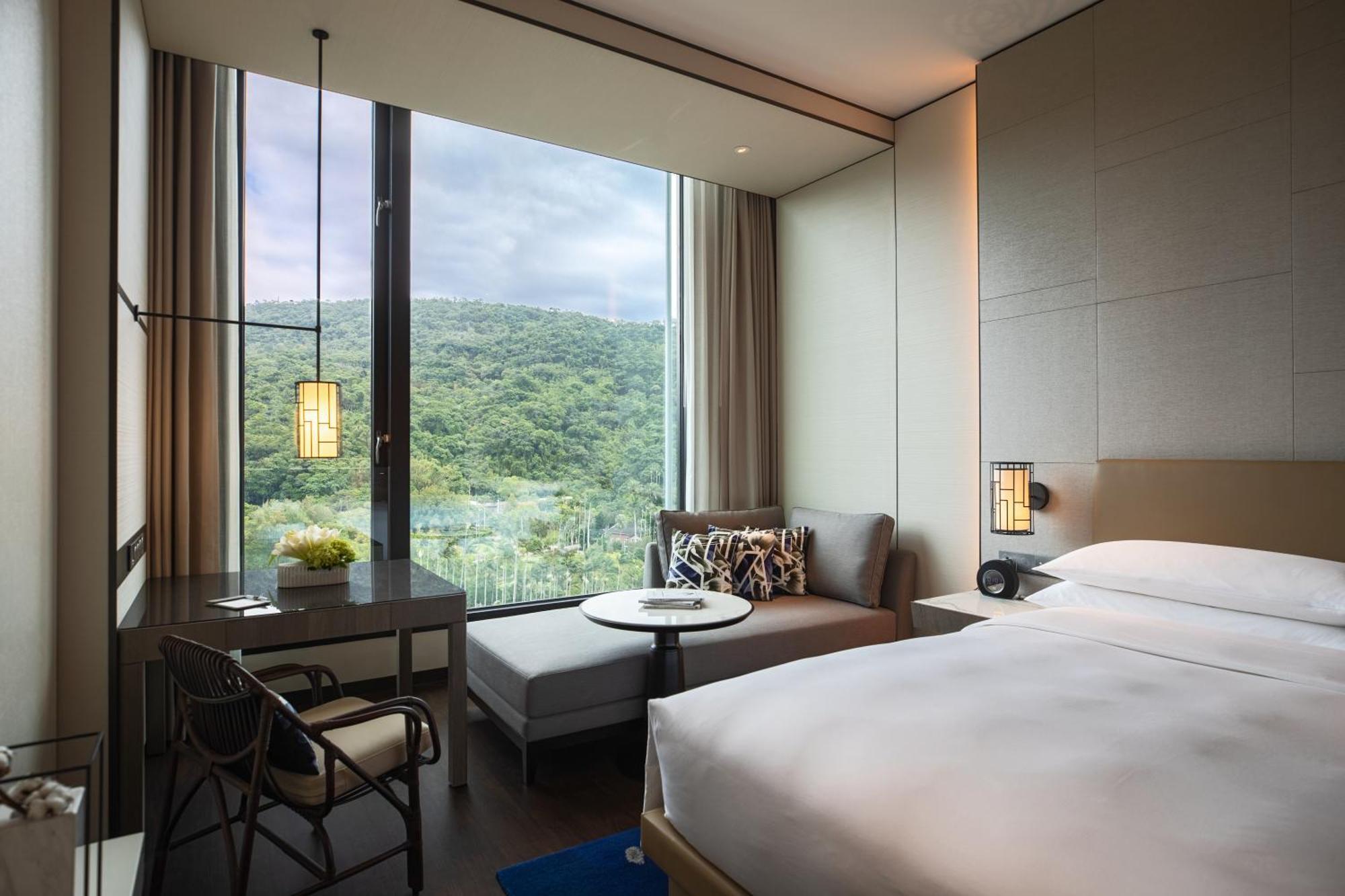 Premier Guest Room with King Bed and Sofa - Club Lounge,1643200689:JPEG